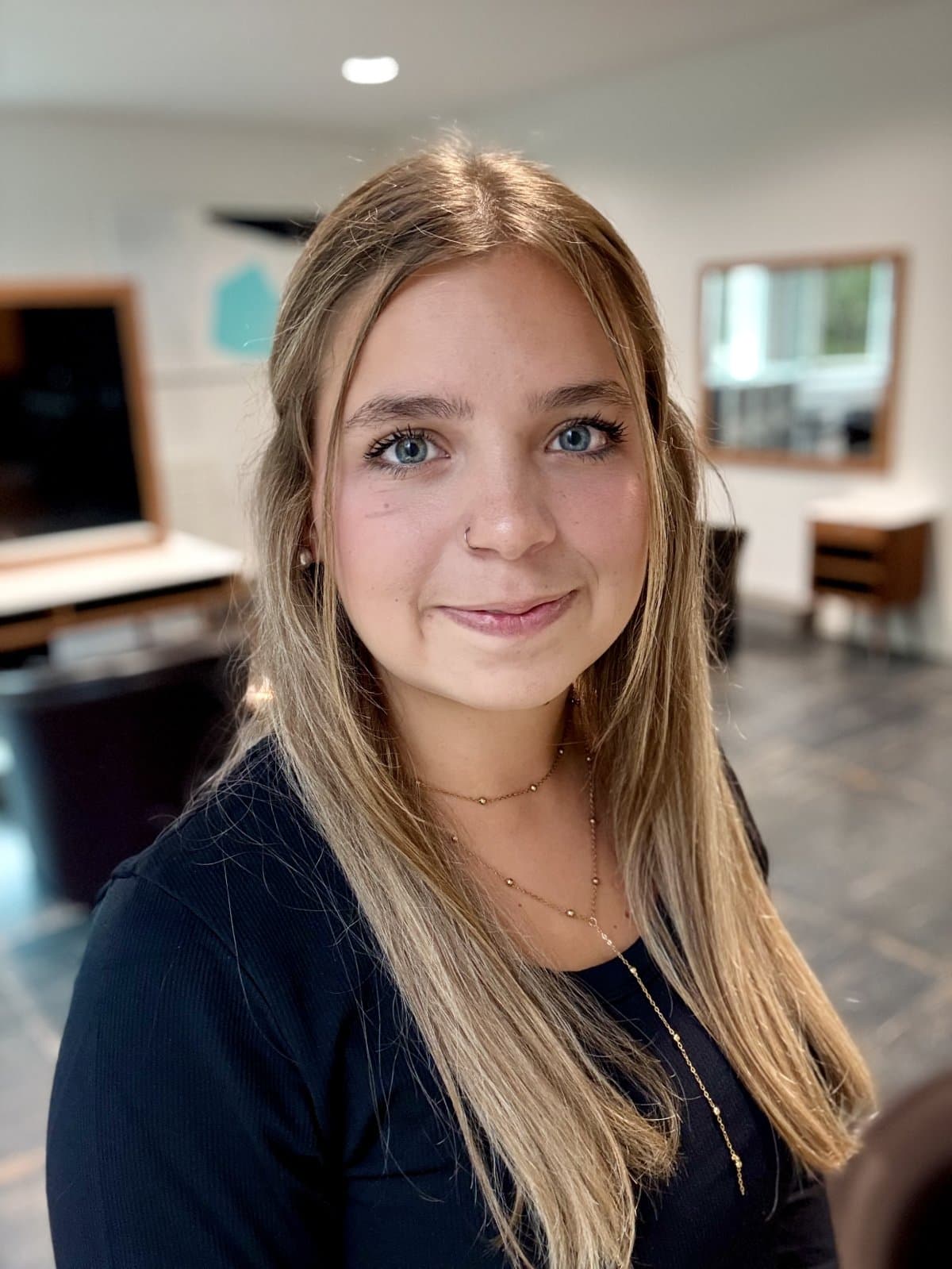 Portrait de Camille Ruffieux, salon Alex Coiffure